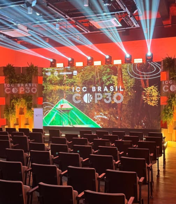 Plenárias, apresentações e convenções