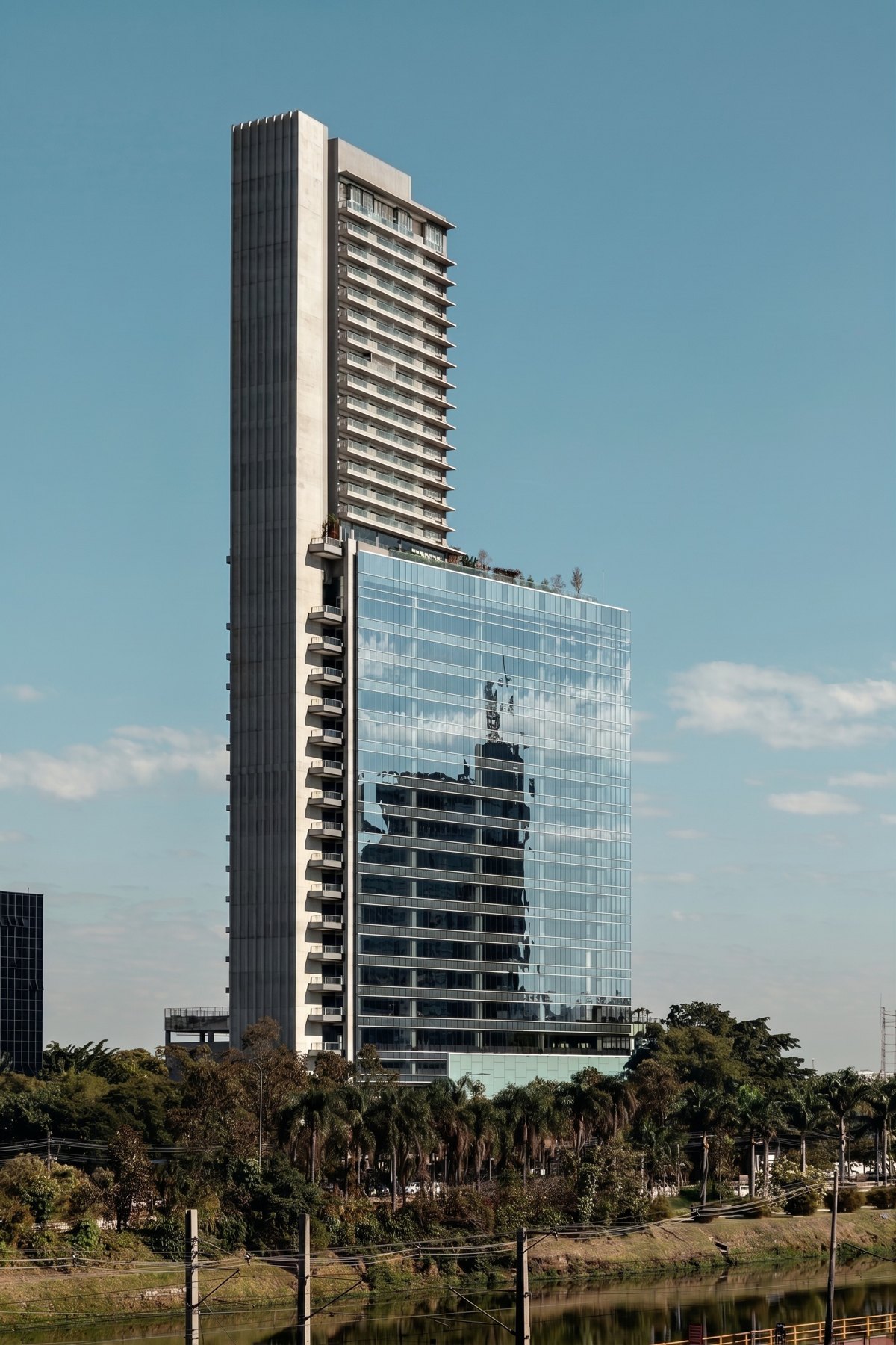 Edifício River One, próximo à Marginal Pinheiros